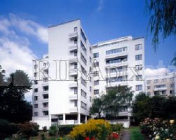 			Wondeful apartment in this landmark listed building. Inclusive of Heating!, 3 Bedroom, 1 bath, 1 reception Serviced Apartments			 Highpoint, North Hill, HIGHGATE